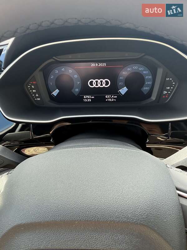 Внедорожник / Кроссовер Audi Q3 2024 в Киеве