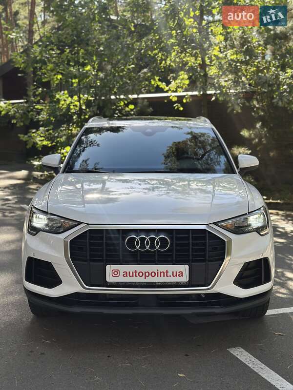 Позашляховик / Кросовер Audi Q3 2019 в 