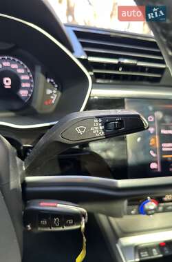 Позашляховик / Кросовер Audi Q3 2019 в 