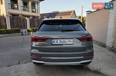 Позашляховик / Кросовер Audi Q3 2021 в 