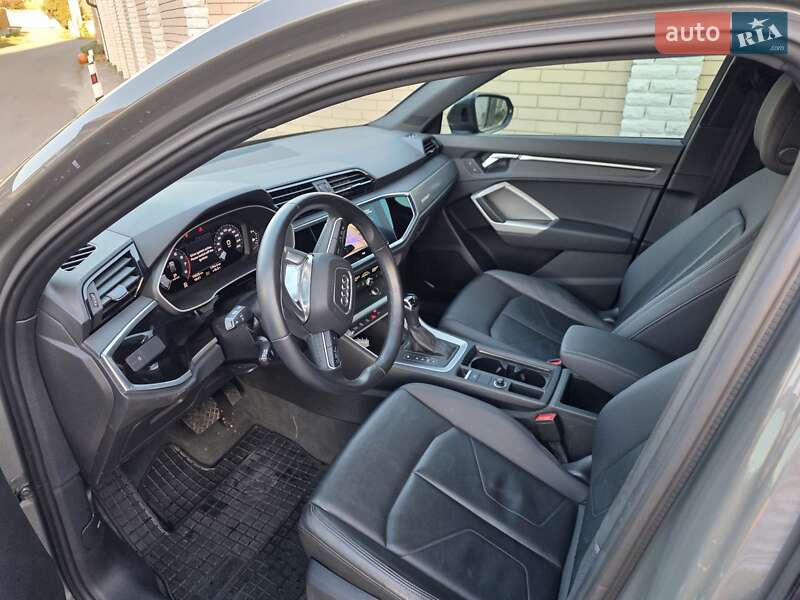 Внедорожник / Кроссовер Audi Q3 2021 в Киеве
