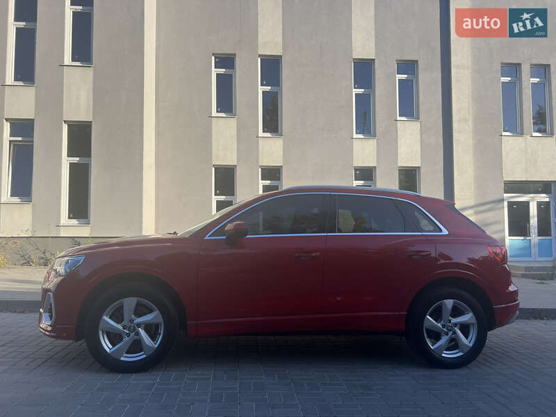 Внедорожник / Кроссовер Audi Q3 2019 в Сумах