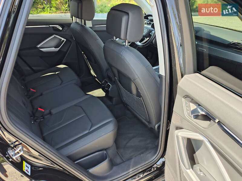 Внедорожник / Кроссовер Audi Q3 2021 в Днепре