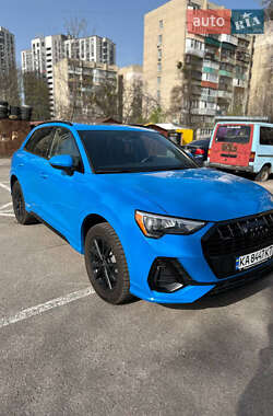 Позашляховик / Кросовер Audi Q3 2022 в 