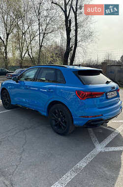 Позашляховик / Кросовер Audi Q3 2022 в 