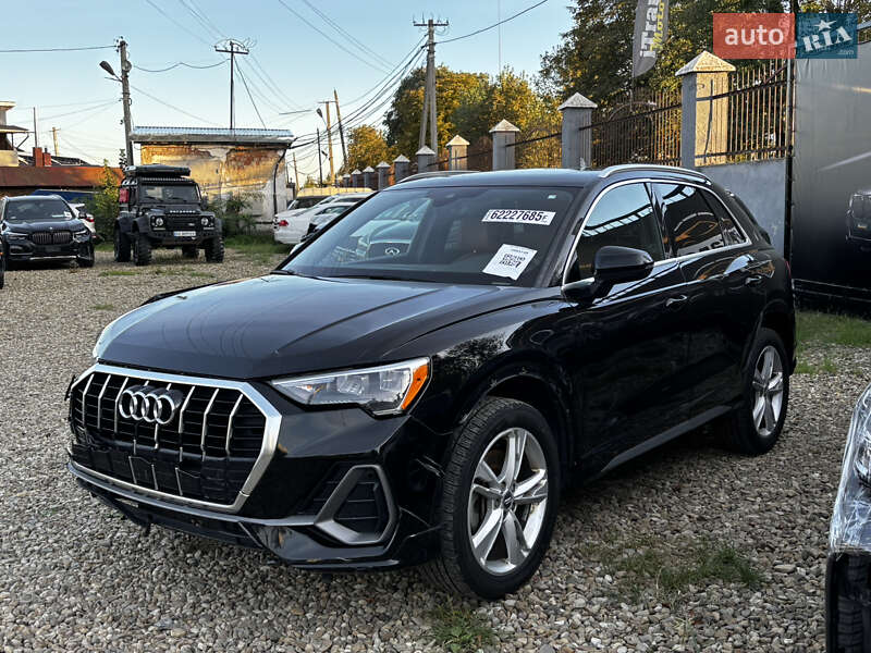 Внедорожник / Кроссовер Audi Q3 2019 в 