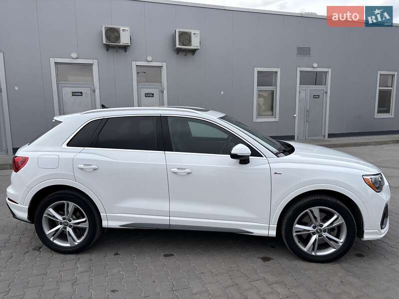 Внедорожник / Кроссовер Audi Q3 2020 в Каменец-Подольском