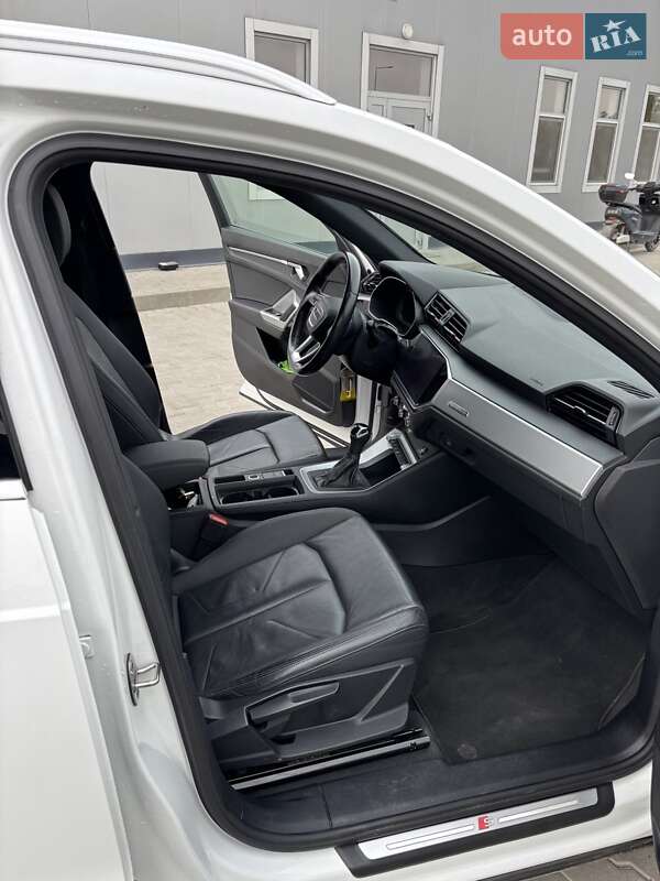Внедорожник / Кроссовер Audi Q3 2020 в Каменец-Подольском