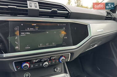 Внедорожник / Кроссовер Audi Q3 2023 в 