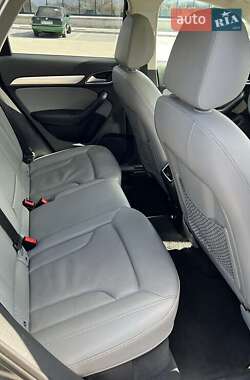 Внедорожник / Кроссовер Audi Q3 2017 в 