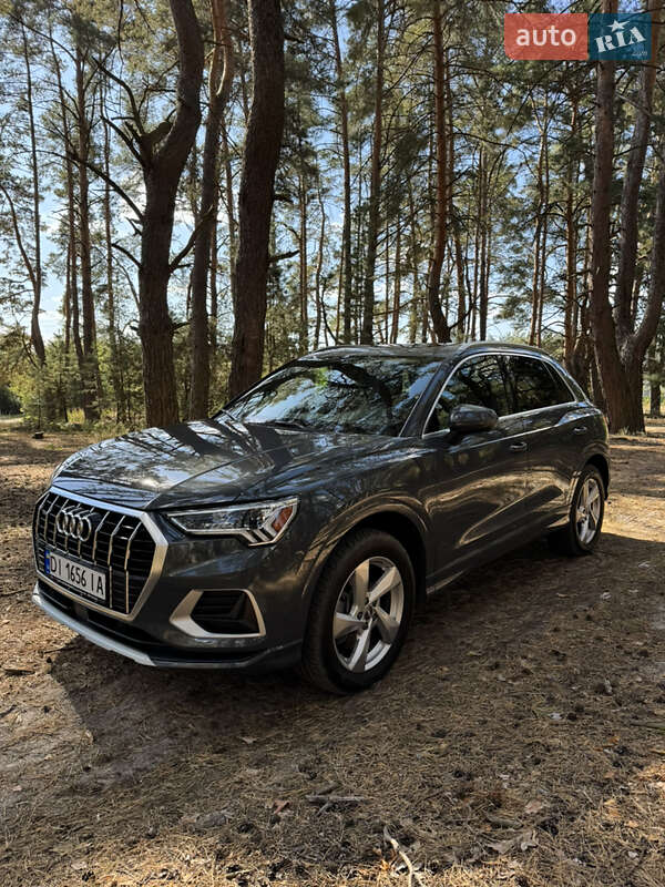 Внедорожник / Кроссовер Audi Q3 2019 в Киеве