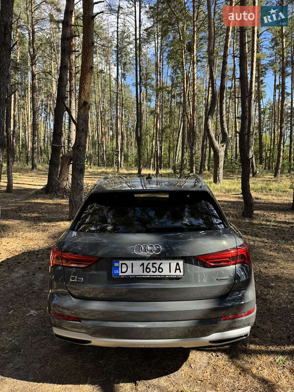 Внедорожник / Кроссовер Audi Q3 2019 в Киеве