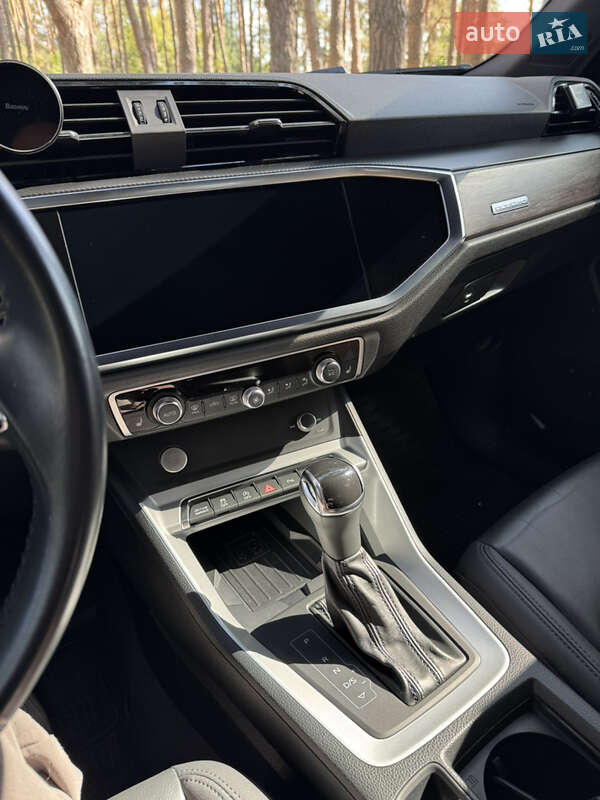 Внедорожник / Кроссовер Audi Q3 2019 в Киеве