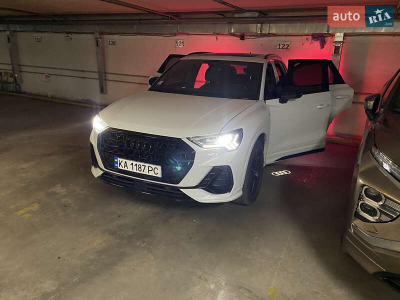 Внедорожник / Кроссовер Audi Q3 2021 в Киеве