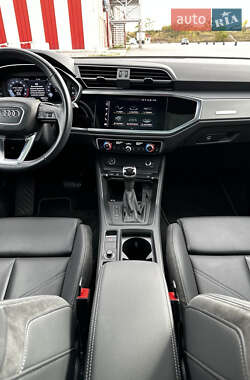 Внедорожник / Кроссовер Audi Q3 2021 в 