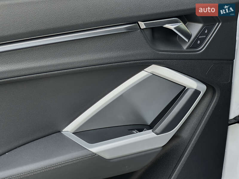 Позашляховик / Кросовер Audi Q3 2020 в Стрию