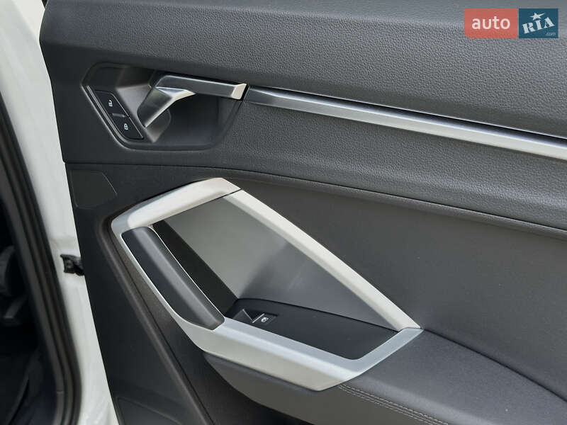 Позашляховик / Кросовер Audi Q3 2020 в Стрию