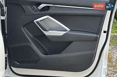 Внедорожник / Кроссовер Audi Q3 2020 в 