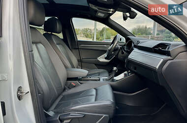 Внедорожник / Кроссовер Audi Q3 2020 в 