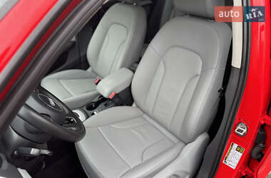 Позашляховик / Кросовер Audi Q3 2016 в 
