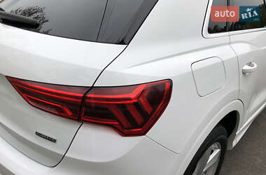 Позашляховик / Кросовер Audi Q3 2021 в 