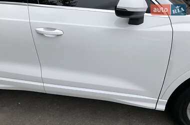 Позашляховик / Кросовер Audi Q3 2021 в 