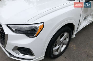 Позашляховик / Кросовер Audi Q3 2021 в 