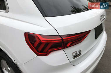Позашляховик / Кросовер Audi Q3 2021 в 