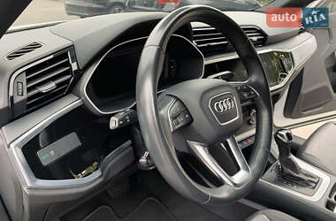 Позашляховик / Кросовер Audi Q3 2021 в 