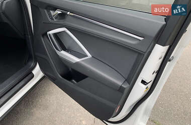 Позашляховик / Кросовер Audi Q3 2021 в 