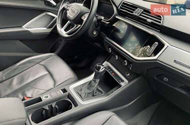 Позашляховик / Кросовер Audi Q3 2021 в 