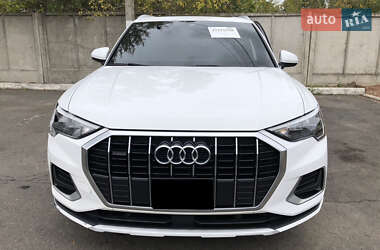 Позашляховик / Кросовер Audi Q3 2021 в 