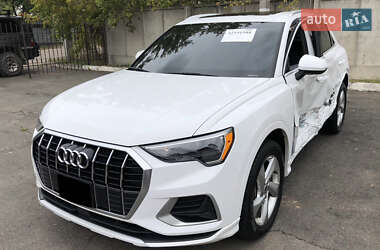Позашляховик / Кросовер Audi Q3 2021 в 