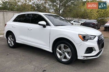 Позашляховик / Кросовер Audi Q3 2021 в 