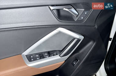 Внедорожник / Кроссовер Audi Q3 2022 в 