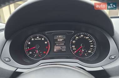 Позашляховик / Кросовер Audi Q3 2016 в 
