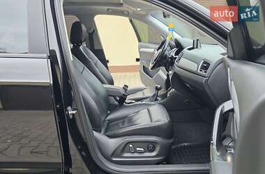 Позашляховик / Кросовер Audi Q3 2016 в 