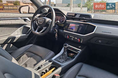 Внедорожник / Кроссовер Audi Q3 2019 в 