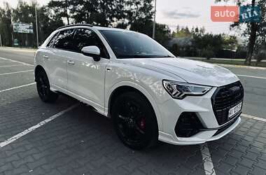 Позашляховик / Кросовер Audi Q3 2019 в 