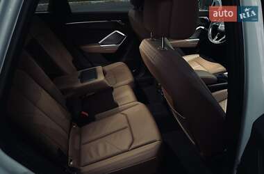 Позашляховик / Кросовер Audi Q3 2019 в 