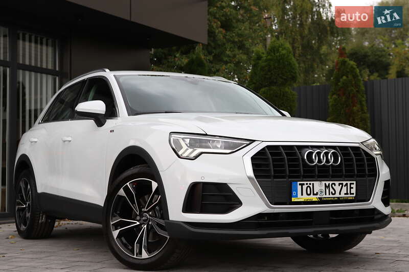 Позашляховик / Кросовер Audi Q3 2020 в 