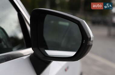 Позашляховик / Кросовер Audi Q3 2020 в 