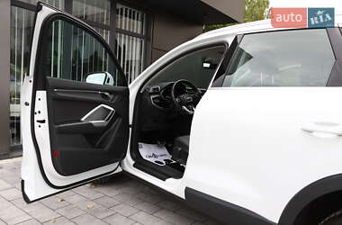 Позашляховик / Кросовер Audi Q3 2020 в 