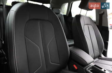 Позашляховик / Кросовер Audi Q3 2020 в 