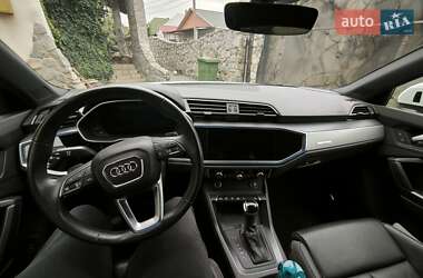 Внедорожник / Кроссовер Audi Q3 2021 в 