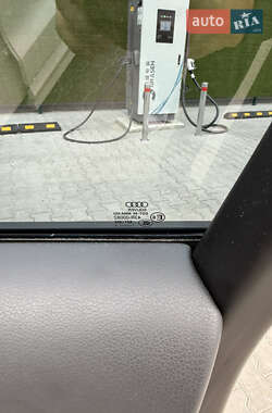 Внедорожник / Кроссовер Audi Q3 2017 в 