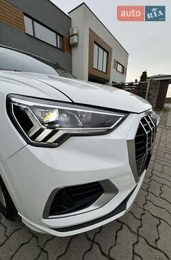 Внедорожник / Кроссовер Audi Q3 2021 в 