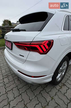 Внедорожник / Кроссовер Audi Q3 2021 в 