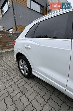 Внедорожник / Кроссовер Audi Q3 2021 в 