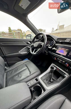Внедорожник / Кроссовер Audi Q3 2021 в 